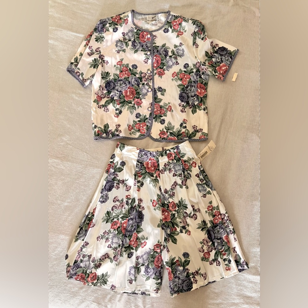 🌸vintage🌸 2 piece floral shorts and top set